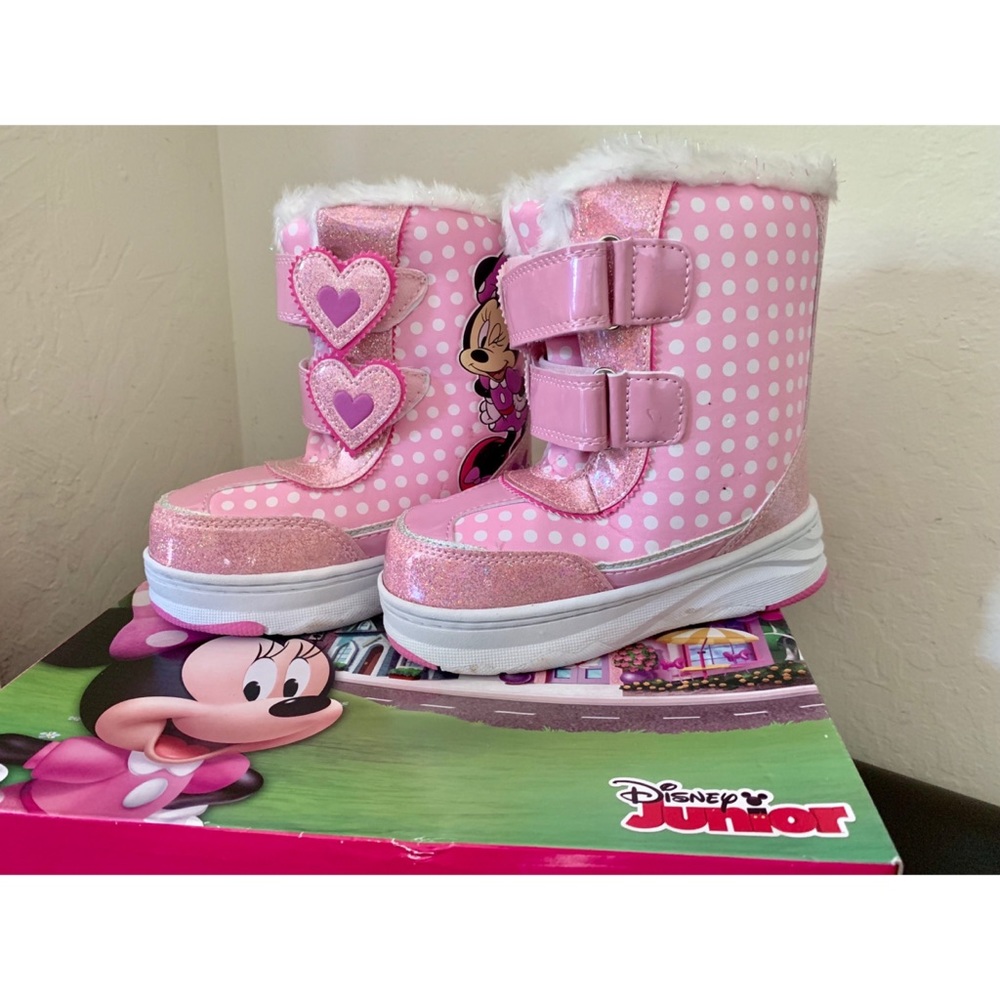 Snow boots